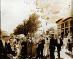 Crowd at funeral of Clyde Barrow, Dallas, Texas