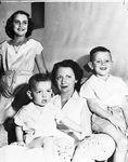 Mrs. W. N. Peach and children, Jean, Jimmy and Joe