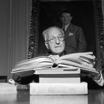 Louis Untermeyer scans first edition in William Luther Lewis collection in TCU library